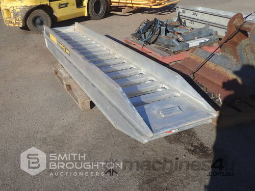 DIGGA LRU823550 9 TONNE ALUMINIUM LOADING RAMPS