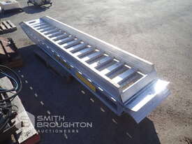 DIGGA LRU823550 9 TONNE ALUMINIUM LOADING RAMPS - picture1' - Click to enlarge