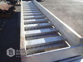 DIGGA LRU823550 9 TONNE ALUMINIUM LOADING RAMPS - picture2' - Click to enlarge