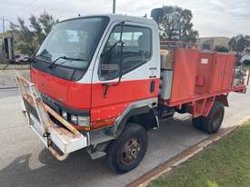 Truck Fire Truck Mitsubishi Canter 1996 4x4 1500L SN1384 - picture2' - Click to enlarge