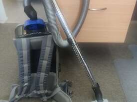 Lindhaus LB4 L ion battery powered Back Pack Vacuum Cleaner - picture1' - Click to enlarge