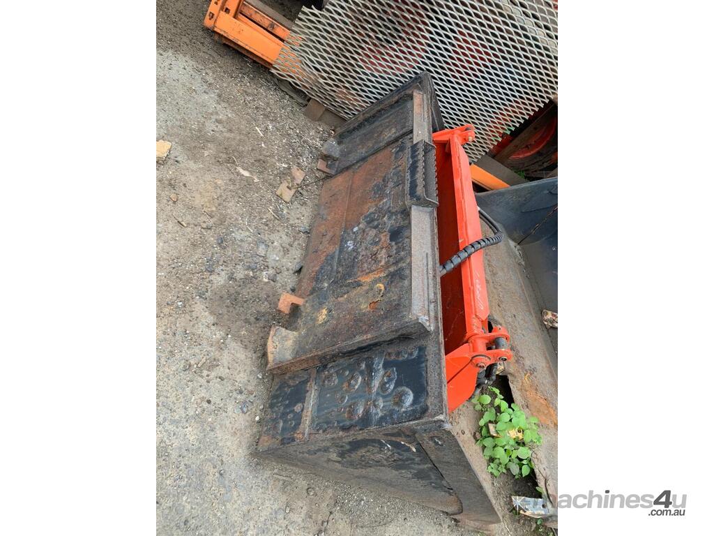 Used Kubota M8959 Wheel Loader Bucket in BROOKLYN, VIC