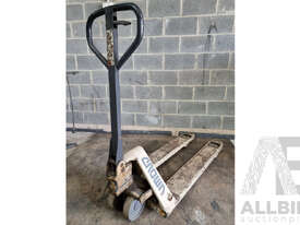 Crown PTH50 Pallet Jack - picture1' - Click to enlarge