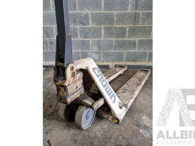 Crown PTH50 Pallet Jack - picture2' - Click to enlarge