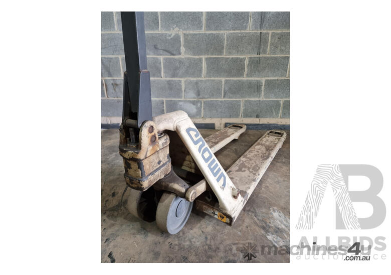 Used Crown Crown PTH50 Pallet Jack Pallet Trucks in , Listed on