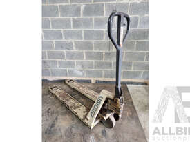 Crown PTH50 Pallet Jack - picture0' - Click to enlarge