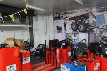 LIFTEK - RAYMOND 8900 Ride on pallet mover