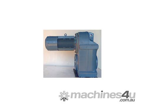 LLOYDS DEALS - SEW Eurodrive 5.5 kW Reduction Drive Gearbox Output 11 RPM Model FA97 DV132S4 / BMG /