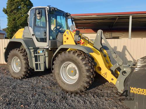 WACKER NEUSON WL110 WHEEL LOADER COMPLETE WITH BUCKET