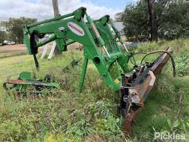 11/10 - McCormick front end loader, MC180 with silage blade. For further info contact Aaron Wilson 0 - picture0' - Click to enlarge