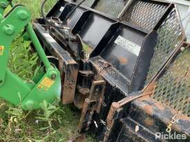 11/10 - McCormick front end loader, MC180 with silage blade. For further info contact Aaron Wilson 0 - picture1' - Click to enlarge