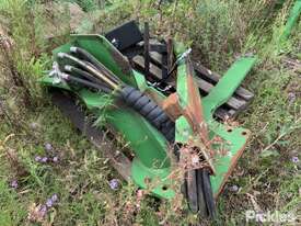 11/10 - McCormick front end loader, MC180 with silage blade. For further info contact Aaron Wilson 0 - picture2' - Click to enlarge