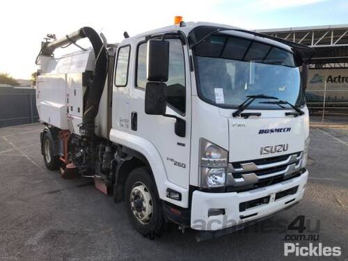 2017 Isuzu FSR 140-260 Sweeper Day Cab