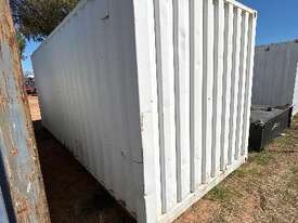 20' SHIPPING CONTAINER - picture1' - Click to enlarge