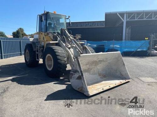 Komatsu WA200PT-5 Loader (Wheeled)