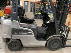 Late Model NISSAN 4.5m Container Mast Side Shift Low Hours Great Engine No Leak  - picture2' - Click to enlarge