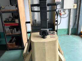 Crown Walkie  Forklift - picture0' - Click to enlarge