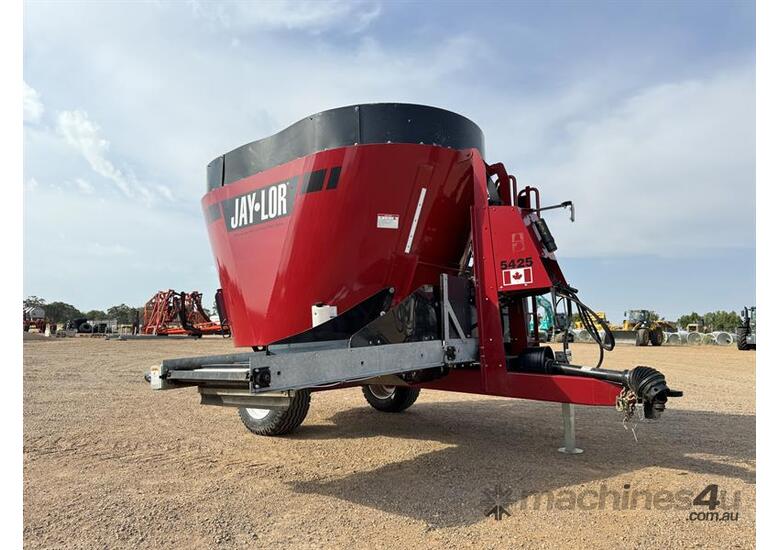 Used 2021 EX DEMO JAYLOR 5424 FEED MIXER 2021 EX DEMO JAYLOR 5424 FEED MIXER Feed Mixer Wagon