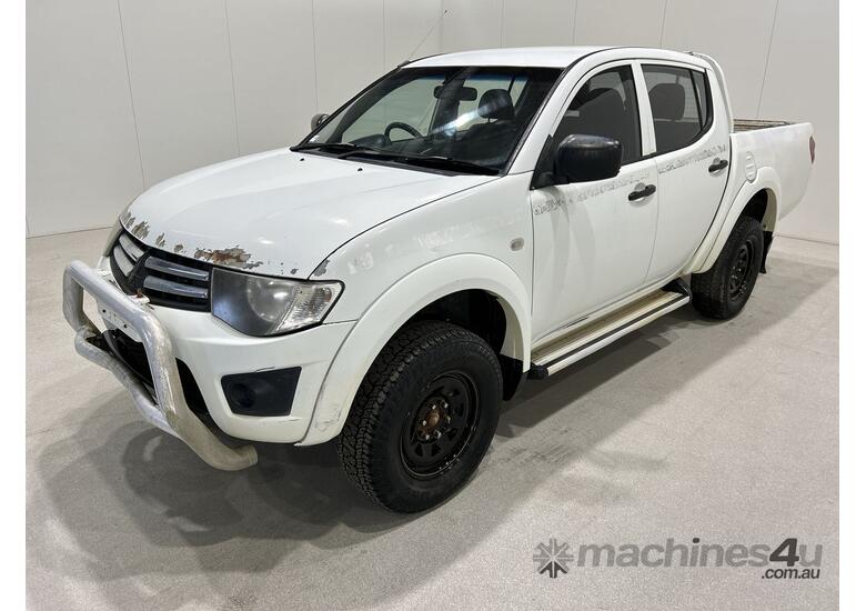caption 2013 Mitsubishi Triton Dual Cab Ute