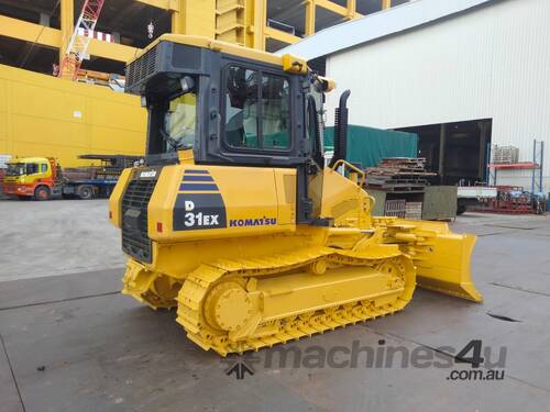 caption Komatsu D31EX-22 AS NEW ONLY 491 Hours Total , Perfect Condition , Incl NEW RIPPERS NOW FITTED