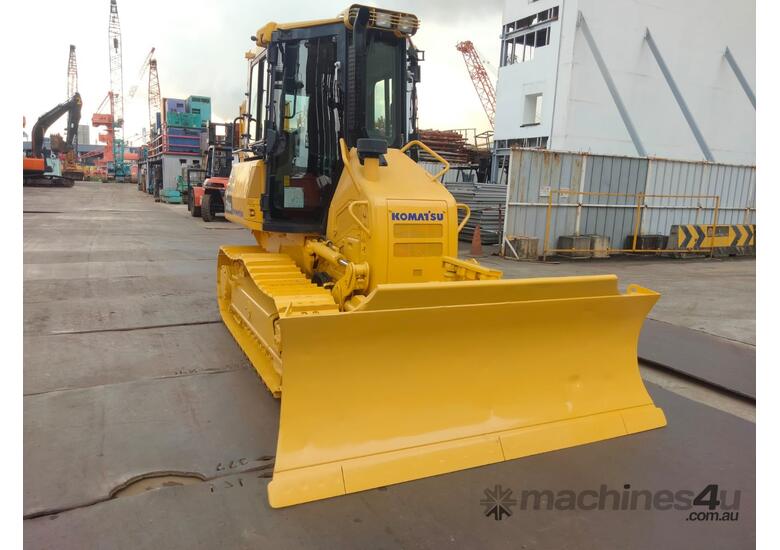 caption Komatsu D31EX-22 AS NEW ONLY 491 Hours Total , Perfect Condition , Incl NEW RIPPERS NOW FITTED
