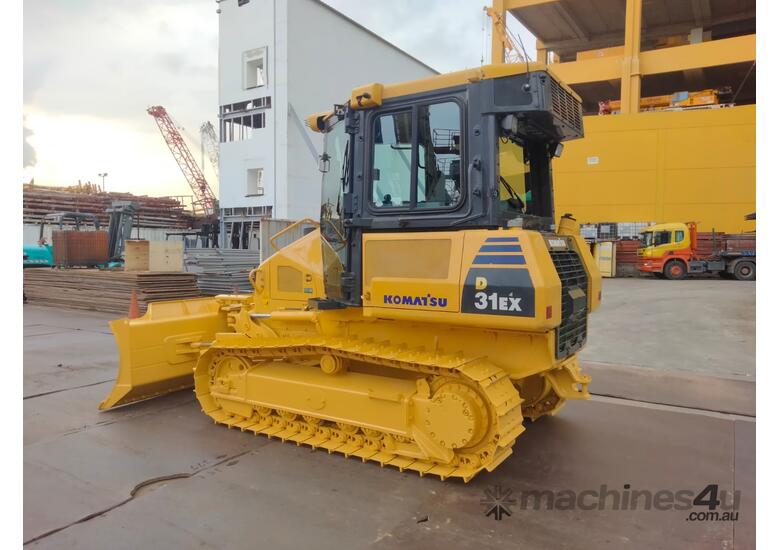 caption Komatsu D31EX-22 AS NEW ONLY 491 Hours Total , Perfect Condition , Incl NEW RIPPERS NOW FITTED