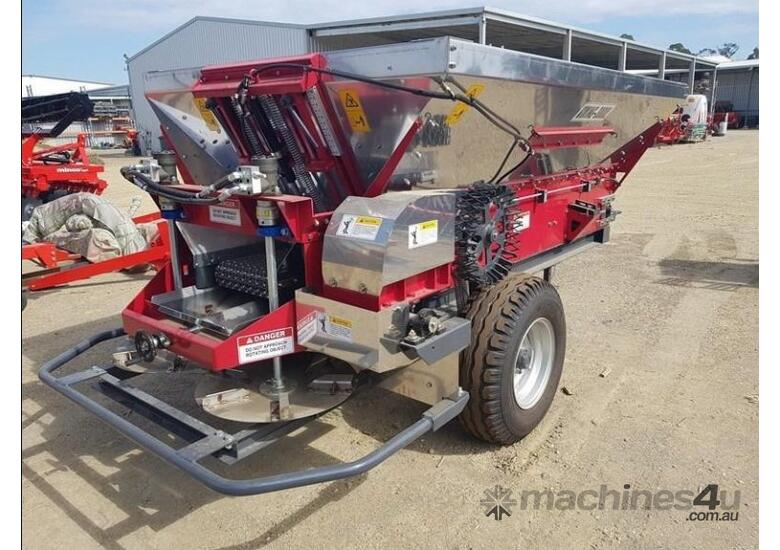 caption Farmtech Viking V 2000 Belt Spreader - Trailing (2 Tonne)