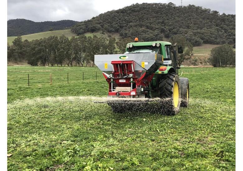 caption Farmtech Viking V 2000 Belt Spreader - Trailing (2 Tonne)