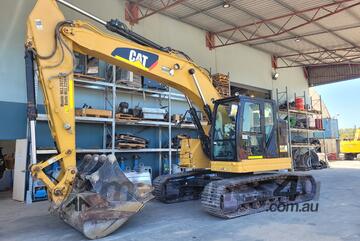CAT 325FL CR 26T EXCAVATOR WITH FULL CIVIL SPEC AND ATTACHMENTS. 5223 HOURS