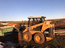 bobcat for spare parts, especially engine - picture0' - Click to enlarge