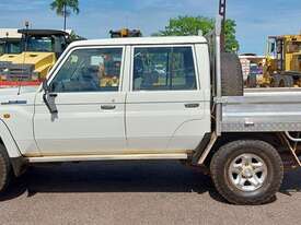 Toyota Landcruiser 76/78/79 Series - picture2' - Click to enlarge