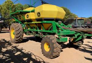 John Deere   1910H Air Cart