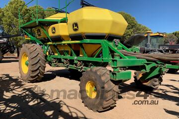 John Deere   1910H Air Cart