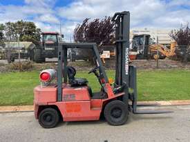 Forklift Nissan 2.5 Tonne Gas High Mast Auto - picture0' - Click to enlarge