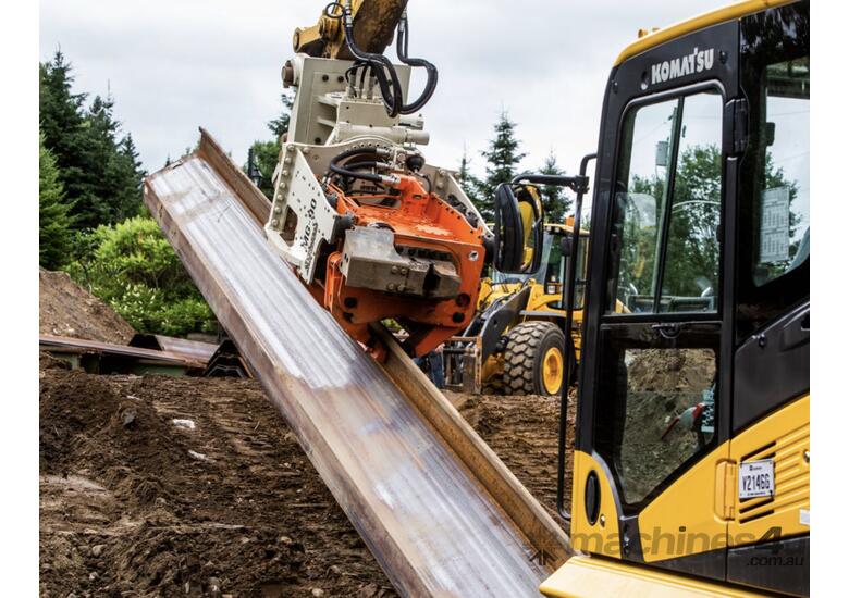 caption Gilbert Grizzly Multigrip Vibratory Pile Driver