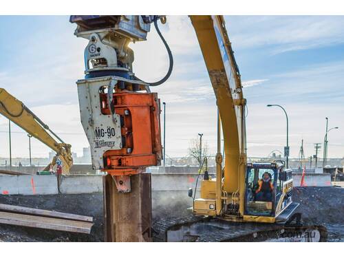 caption Gilbert Grizzly Multigrip Vibratory Pile Driver