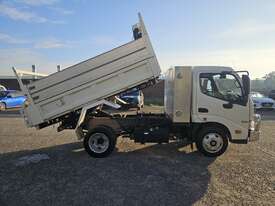 2022 Hino 300 4x2 Tipper (Auto) (Car Licence) - picture2' - Click to enlarge