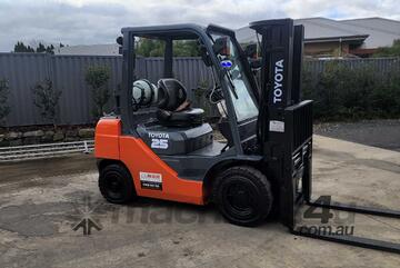 Toyota Forklift 2.5T Container Mast with Tyne Positoners