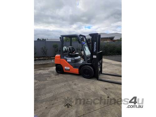 Toyota Forklift 2.5T Container Mast with Tyne Positoners