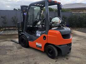 Toyota Forklift 2.5T Container Mast with Tyne Positoners - picture2' - Click to enlarge