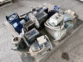 Quantity Assorted Motor Parts - picture0' - Click to enlarge