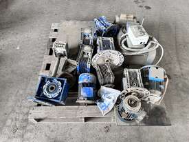 Quantity Assorted Motor Parts - picture2' - Click to enlarge