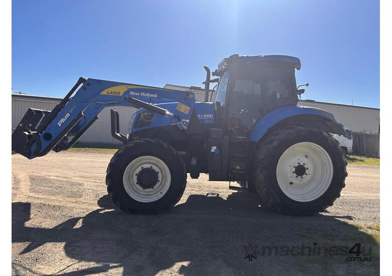 caption New Holland T7.170 + FEL