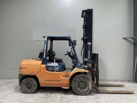 Toyota 5T Forklift  - picture0' - Click to enlarge