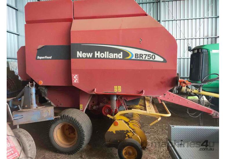 New Holland BR750