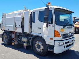 Hino 500 - picture0' - Click to enlarge