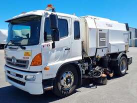 Hino 500 - picture0' - Click to enlarge