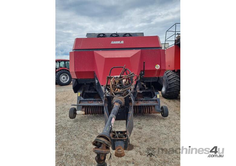 caption 2005 CASE IH LBX432 4'X3' SQUARE BALER