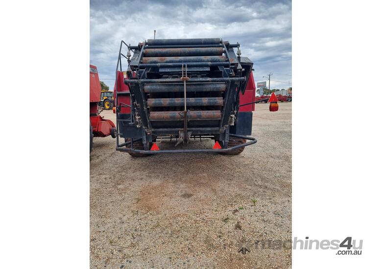 caption 2005 CASE IH LBX432 4'X3' SQUARE BALER