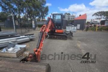 Kubota EXCAVATOR - Very Low Hours